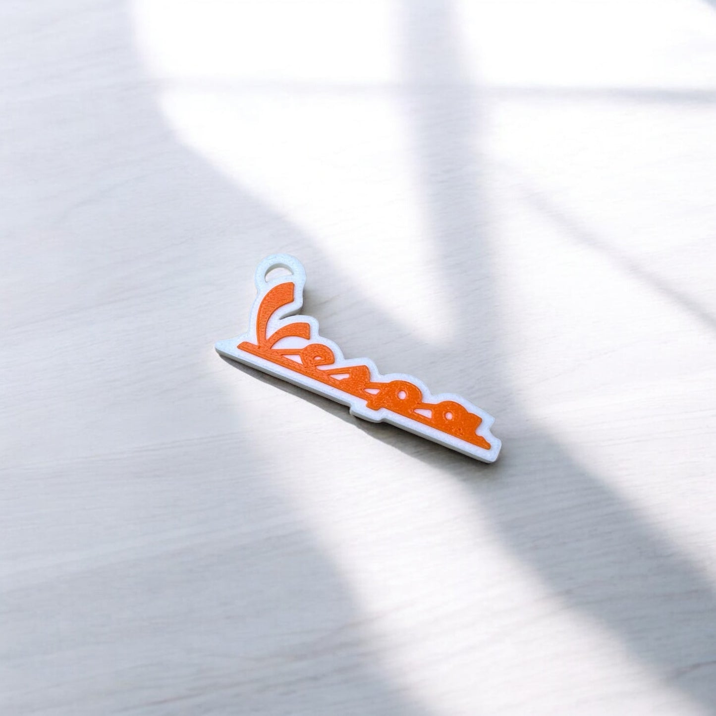 Vespa Logolu Renkli Anahtarlık – Retro Tarz | Kabuk Factory Tasarımı