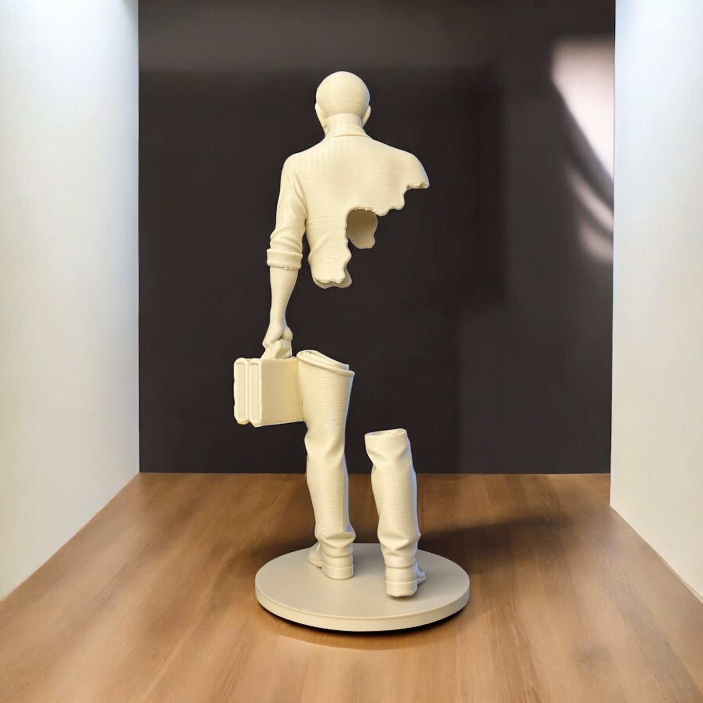 Parçalı Yolcu Heykeli – Dekoratif Modern Obje | Kabuk Factory Özel Tasarım