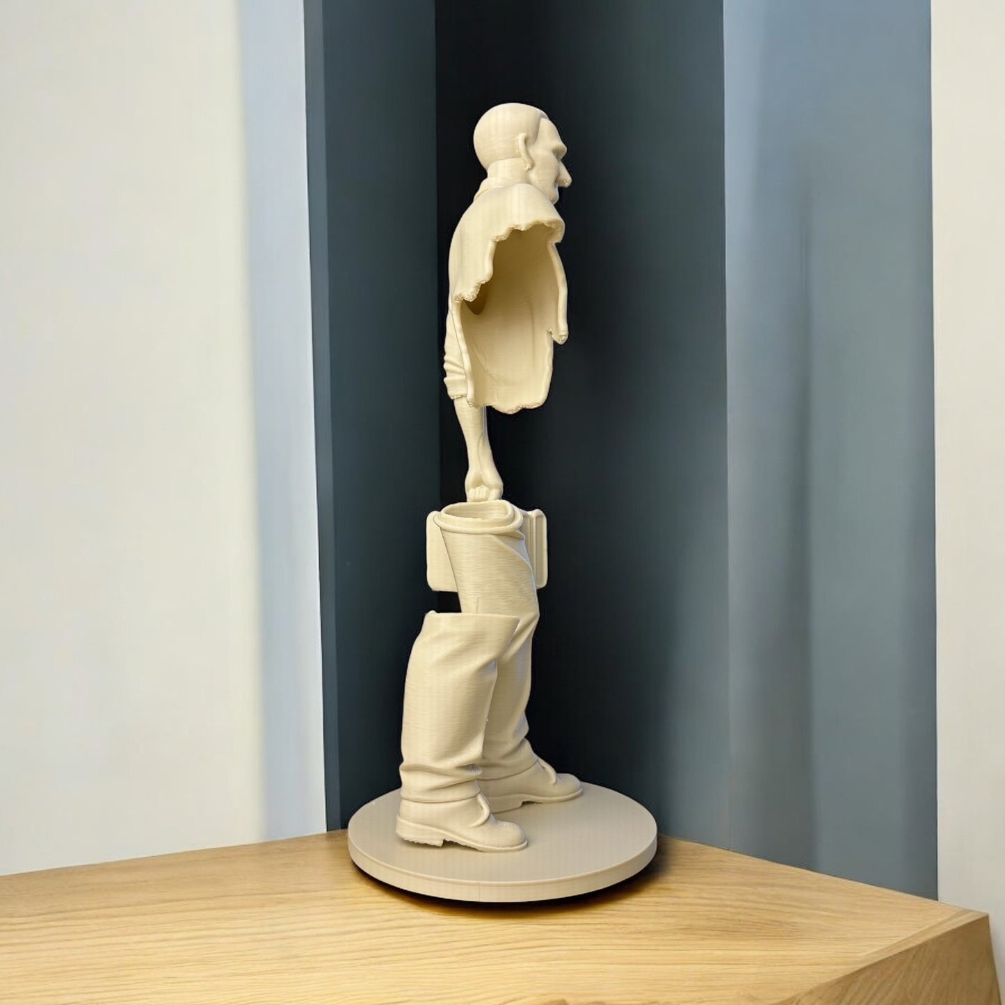 Parçalı Yolcu Heykeli – Dekoratif Modern Obje | Kabuk Factory Özel Tasarım