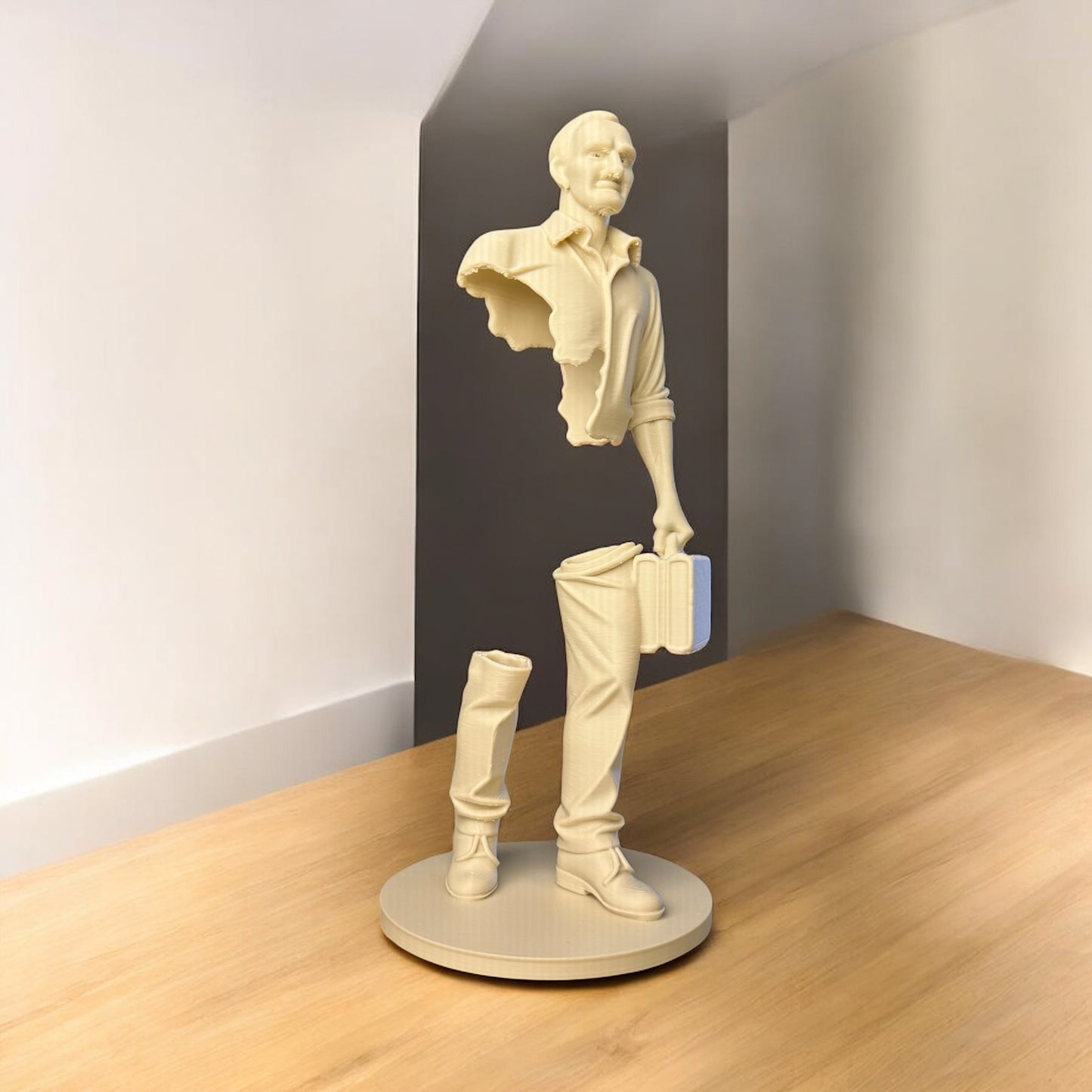 Parçalı Yolcu Heykeli – Dekoratif Modern Obje | Kabuk Factory Özel Tasarım