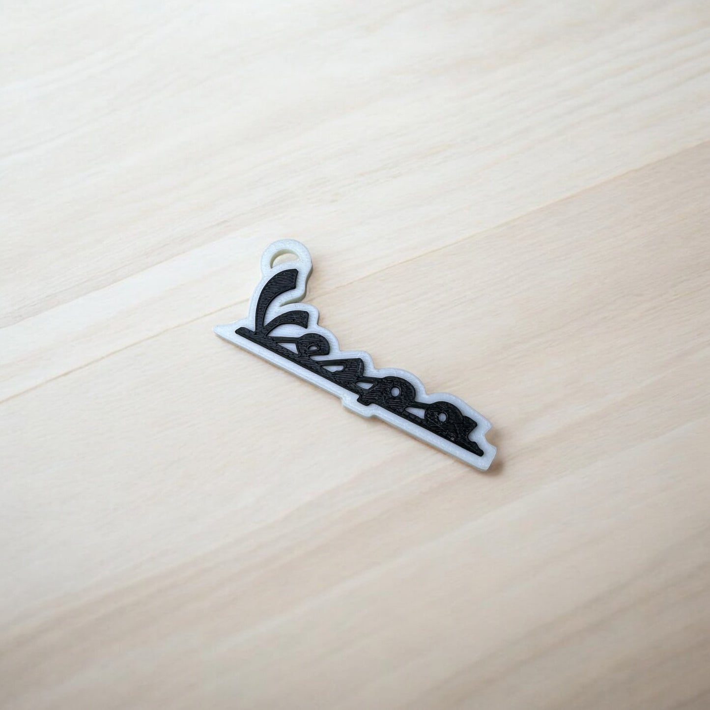 Vespa Logolu Renkli Anahtarlık – Retro Tarz | Kabuk Factory Tasarımı