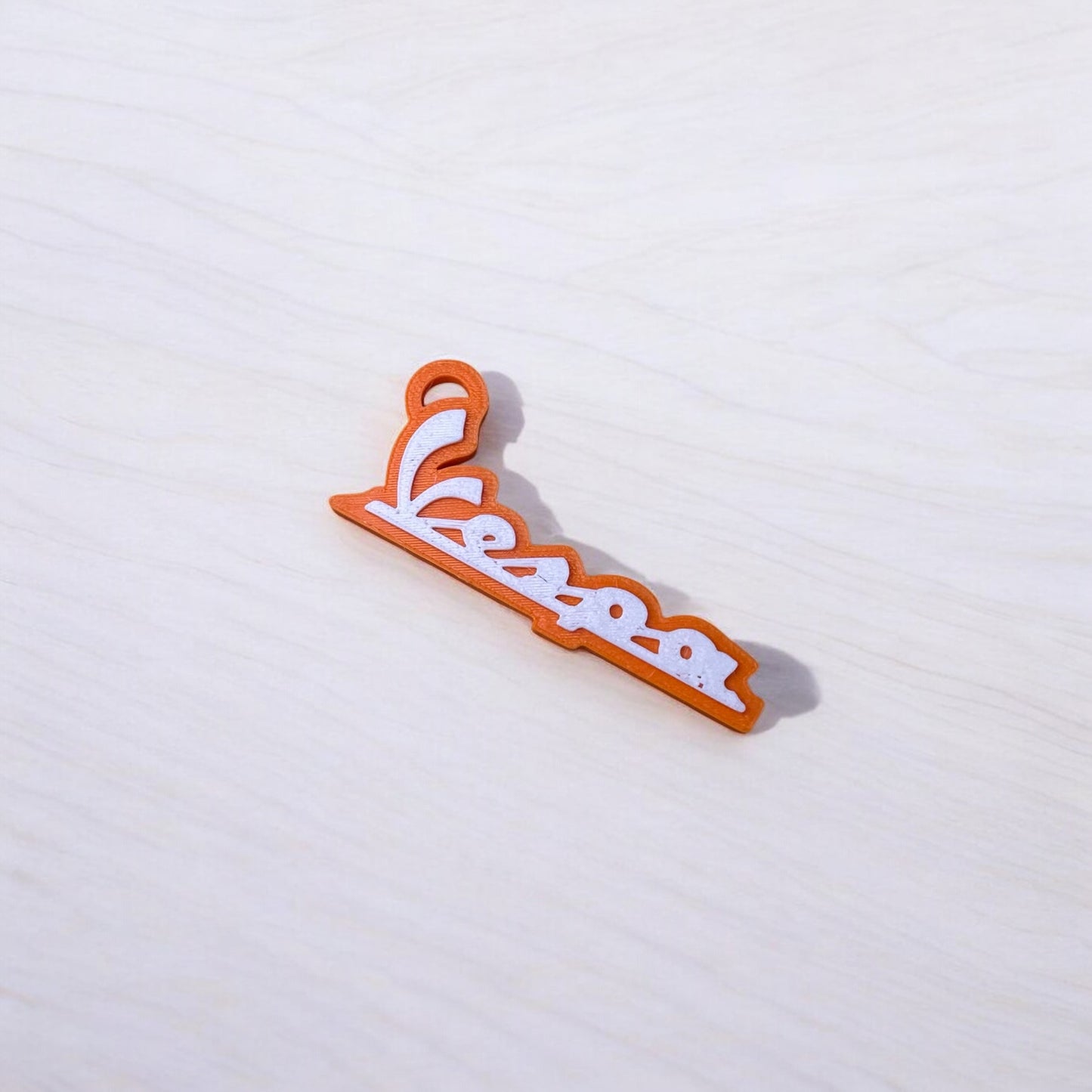 Vespa Logolu Renkli Anahtarlık – Retro Tarz | Kabuk Factory Tasarımı