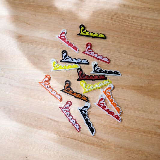 Vespa Logolu Renkli Anahtarlık – Retro Tarz | Kabuk Factory Tasarımı