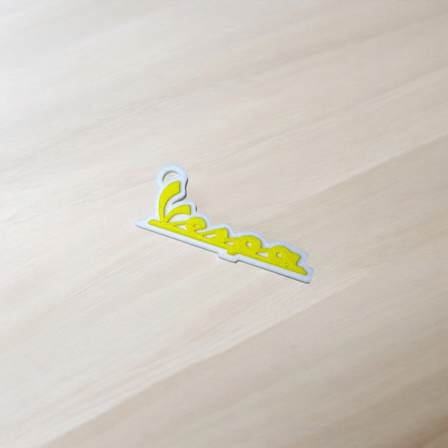 Vespa Logolu Renkli Anahtarlık – Retro Tarz | Kabuk Factory Tasarımı