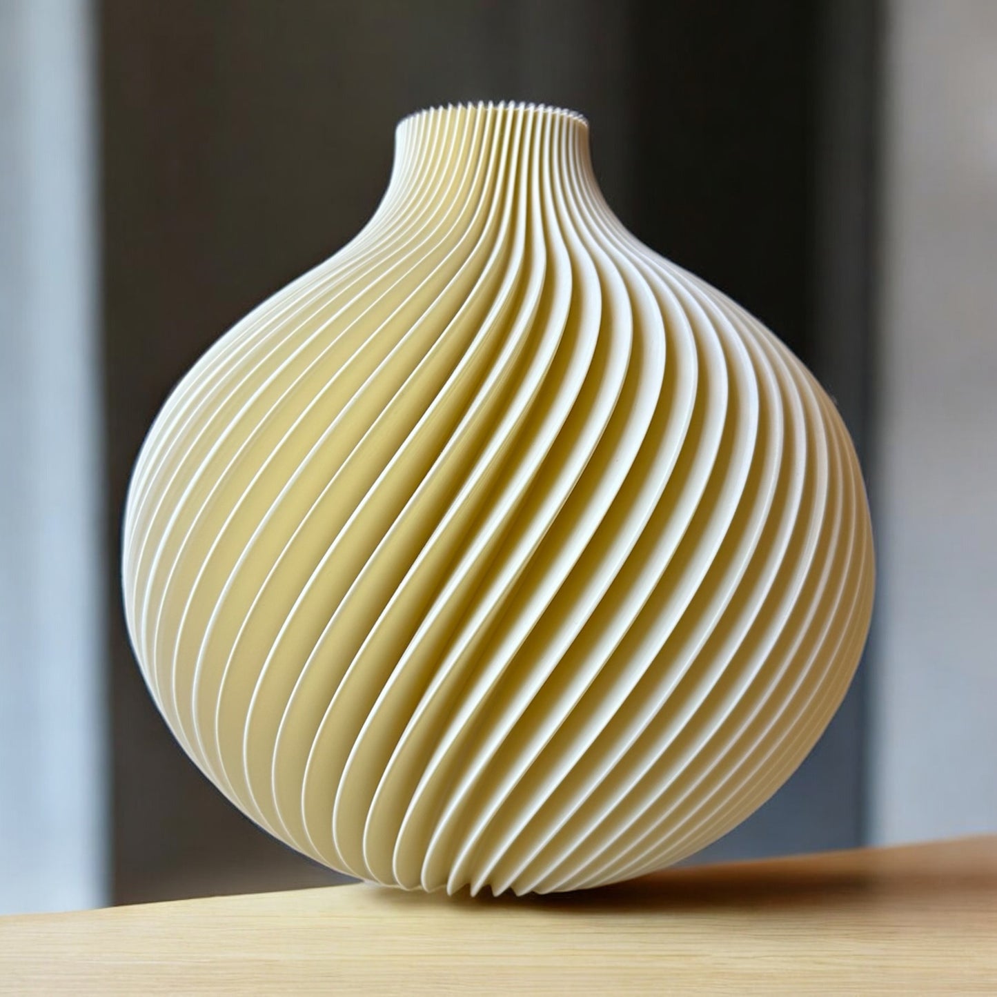 Spiral Formlu Modern Dekoratif Vazo – Minimal & Estetik | Kabuk Factory Tasarımı