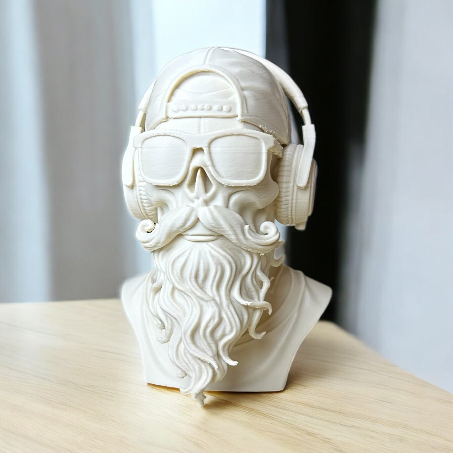 Hipster Kafatası Büst – Kulaklıklı & Şapkalı Dekoratif Heykel | Kabuk Factory Tasarımı