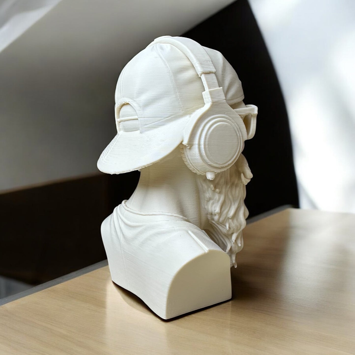 Hipster Kafatası Büst – Kulaklıklı & Şapkalı Dekoratif Heykel | Kabuk Factory Tasarımı