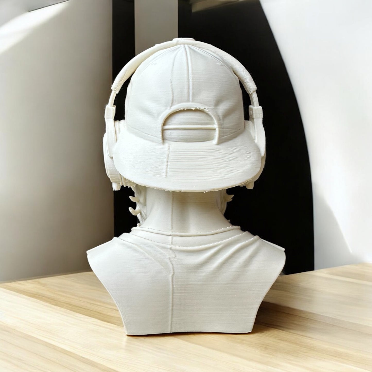 Hipster Kafatası Büst – Kulaklıklı & Şapkalı Dekoratif Heykel | Kabuk Factory Tasarımı