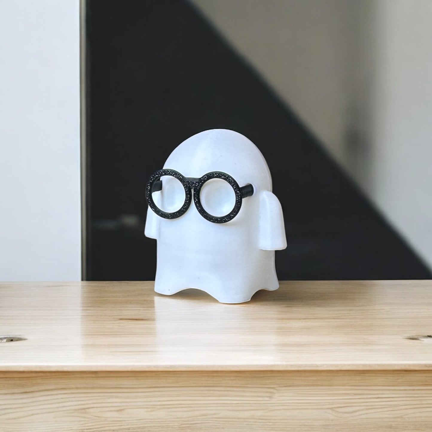 Akıllı Hayalet – Gözlüklü Dekoratif Figür | Kabuk Factory Tasarımı