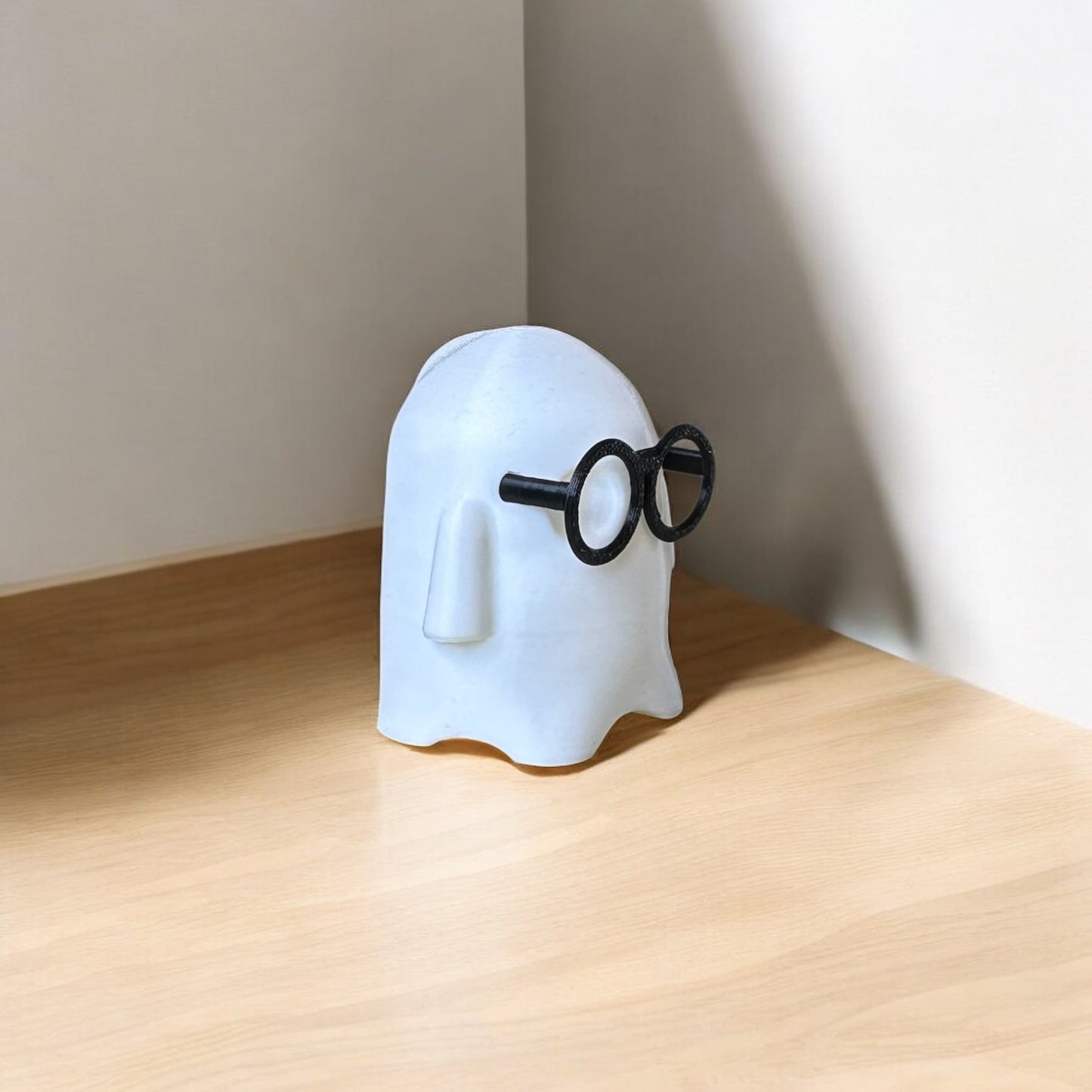 Akıllı Hayalet – Gözlüklü Dekoratif Figür | Kabuk Factory Tasarımı