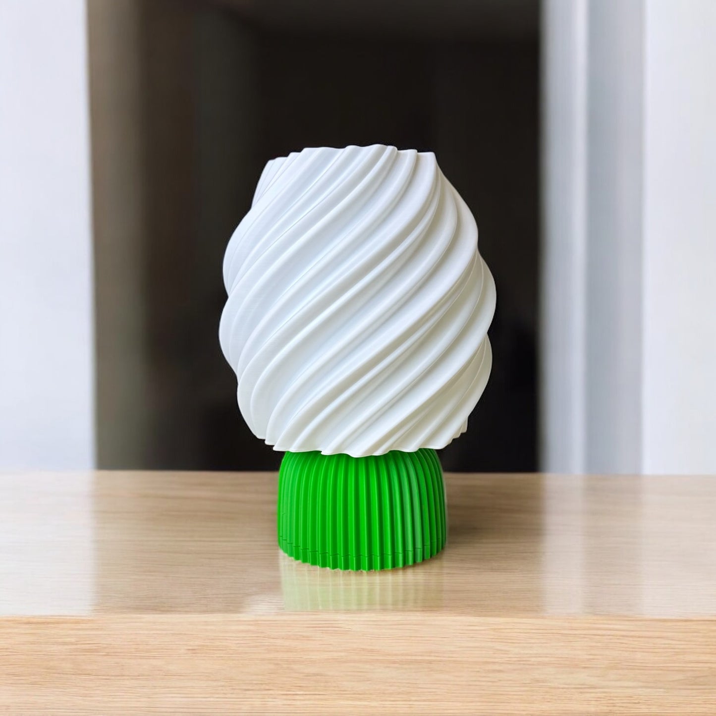 Spiral Tasarım Masa Lambası – Yeşil Tabanlı | Kabuk Factory Tasarımı