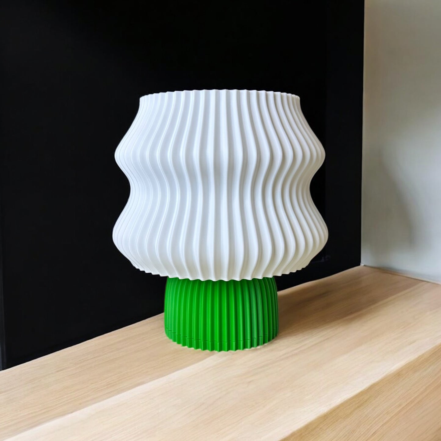 Dalga Formlu Modern Masa Lambası – Yeşil Taban | Kabuk Factory Tasarımı