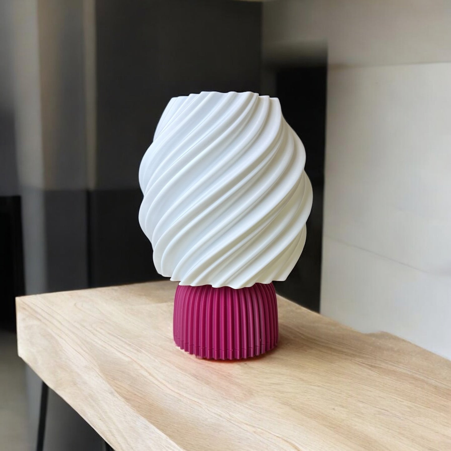 Spiral Tasarım Masa Lambası – Eflatun Tabanlı | Kabuk Factory Tasarımı