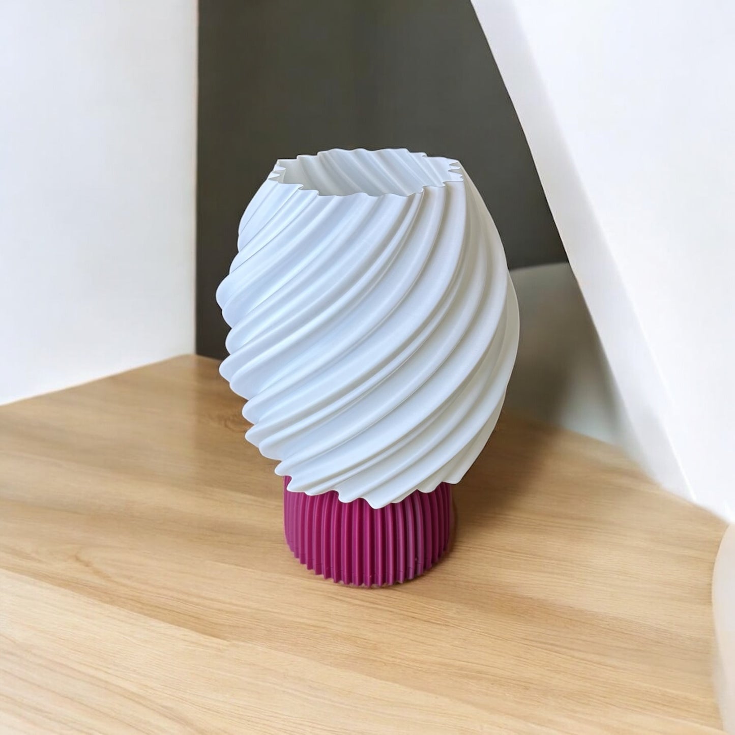 Spiral Tasarım Masa Lambası – Eflatun Tabanlı | Kabuk Factory Tasarımı