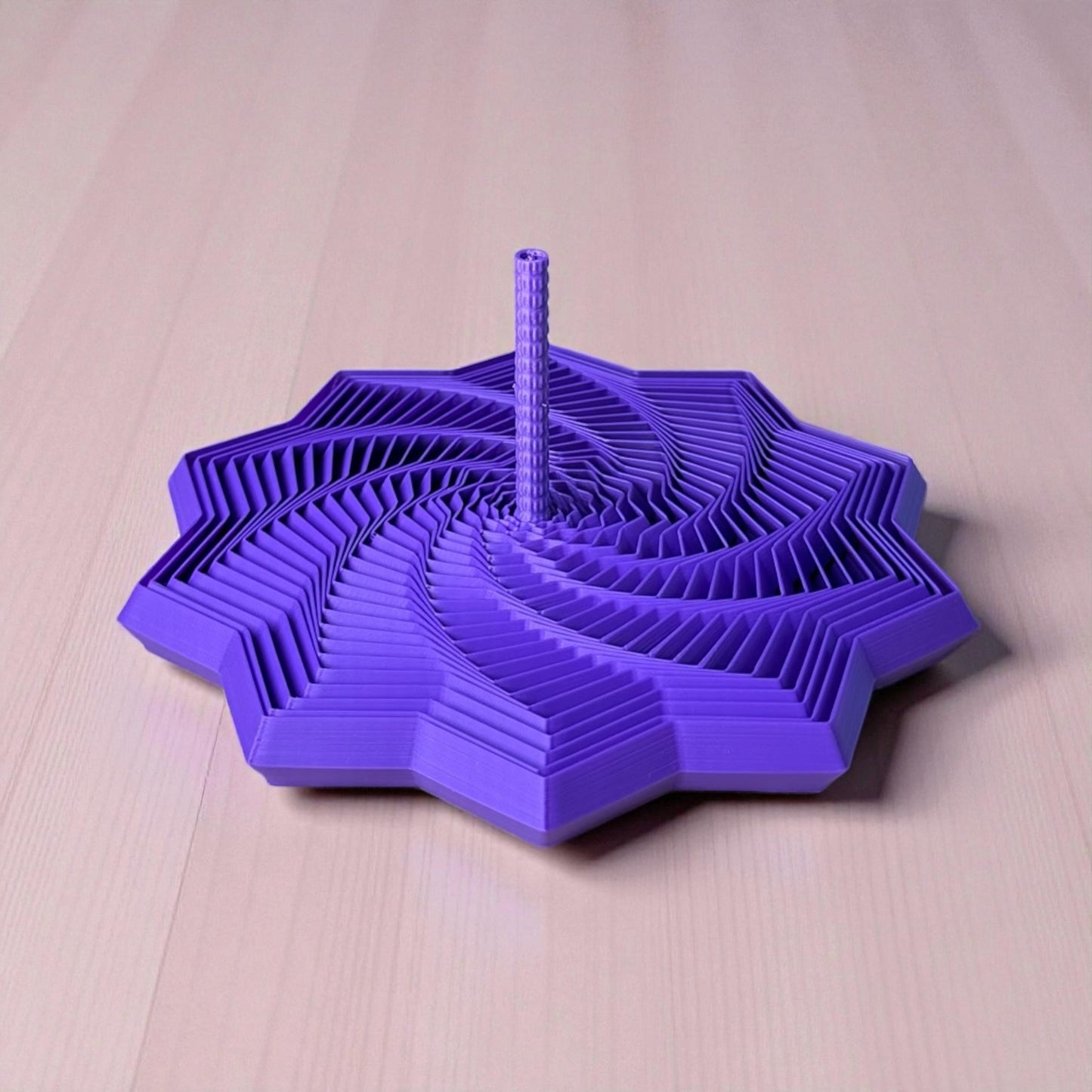 Spiral Stres Oyuncağı – Dönebilen Geometrik Dekoratif Obje | Masa Üstü Aksesuar | Kabuk Factory Tasarımı