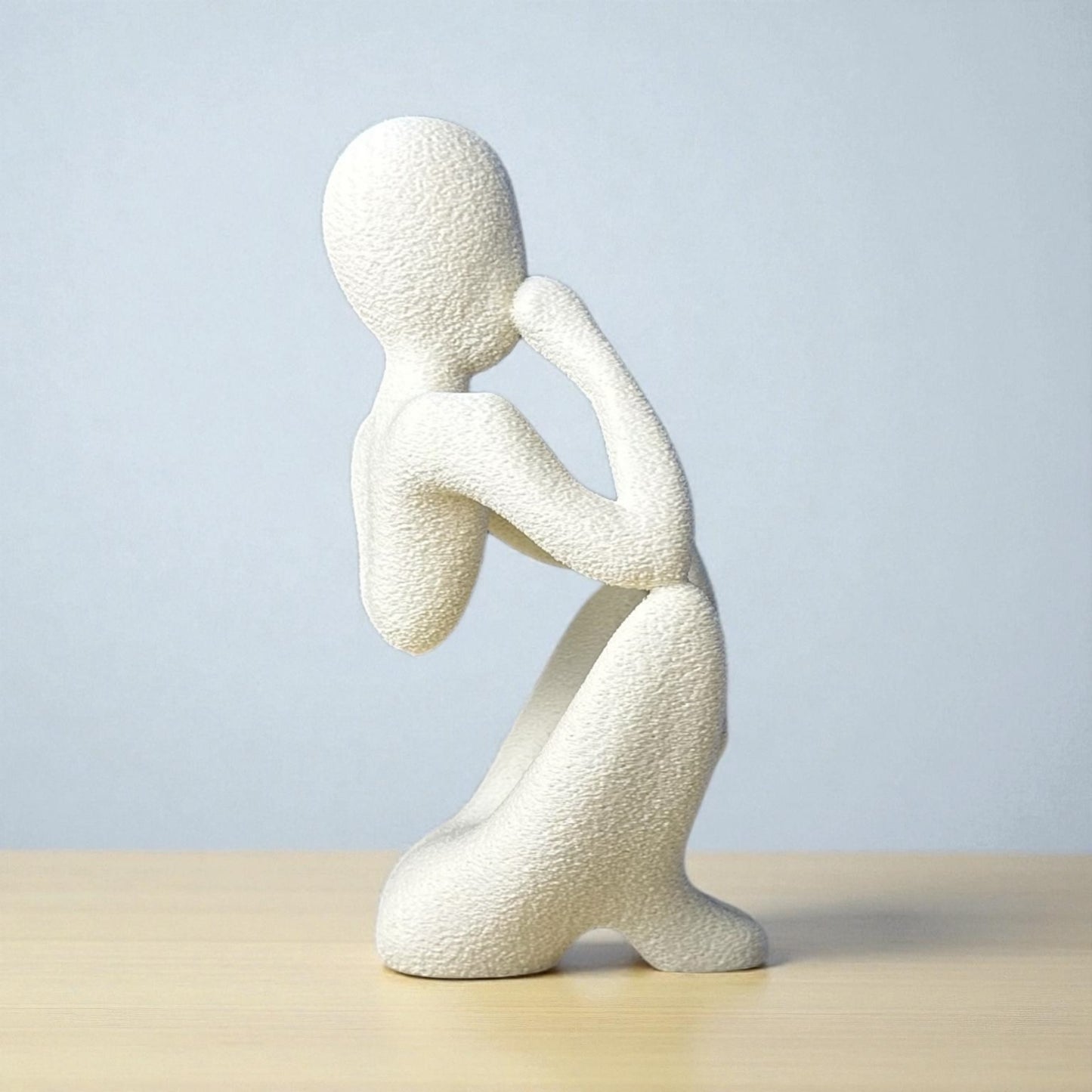 Minimal Düşünen Figür Heykel – Modern Dekoratif Obje | Pürüzlü Doku | Kabuk Factory Tasarımı