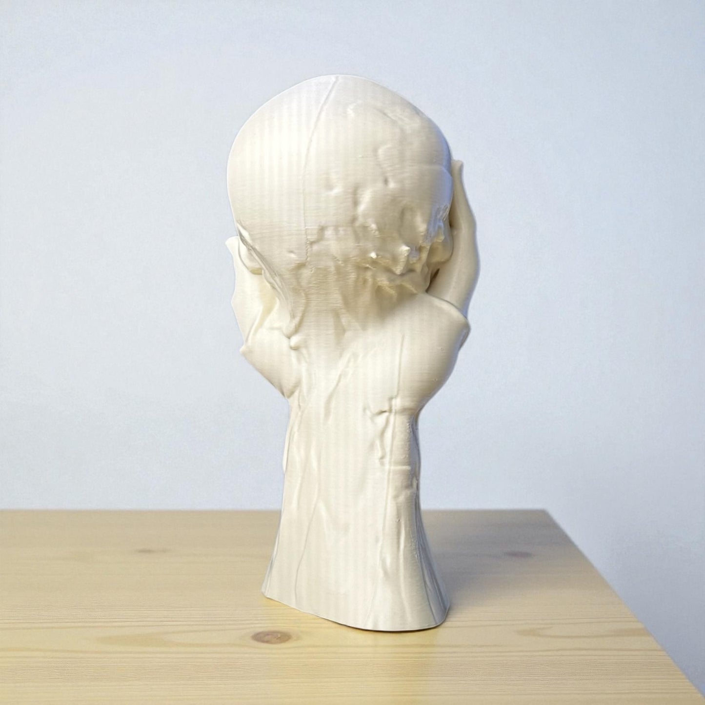 “Sessiz Çığlık” Heykel – Modern Soyut Kafatası ve El Figürü | Kabuk Factory Tasarımı