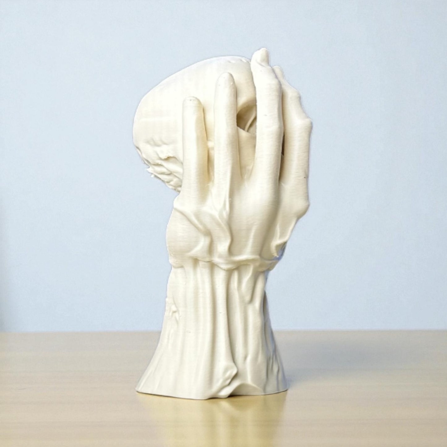 “Sessiz Çığlık” Heykel – Modern Soyut Kafatası ve El Figürü | Kabuk Factory Tasarımı