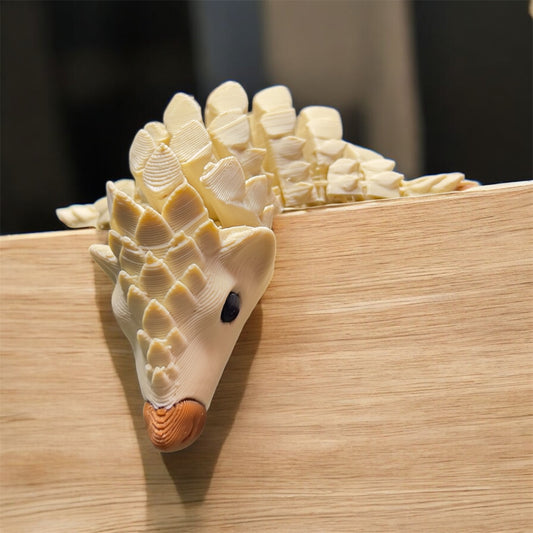 Fildişi Kıvrım – Çağdaş Pangolin Heykeli | Kabuk Factory Tasarımı