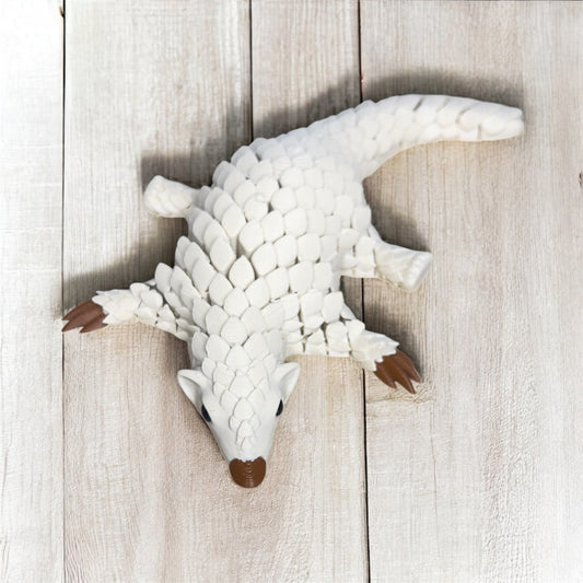 Fildişi Kıvrım – Çağdaş Pangolin Heykeli | Kabuk Factory Tasarımı