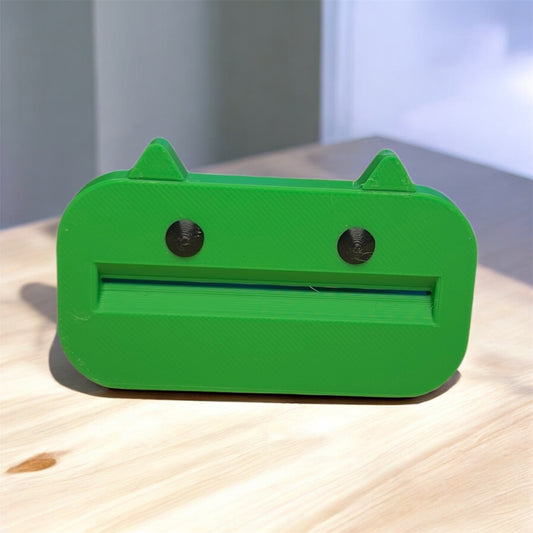 Yeşil Macun Canavarı” – Diş Macunu Sıkma Aparatı | Kabuk Factory Tasarımı